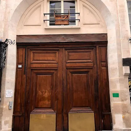 Elegant In Montorgueil